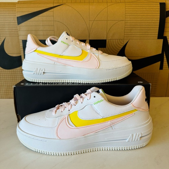 Nike Shoes - Final Sale!!!  🌺 NIKE 🌺 Nike Air Force 1 PLT.AF.ORM 👟